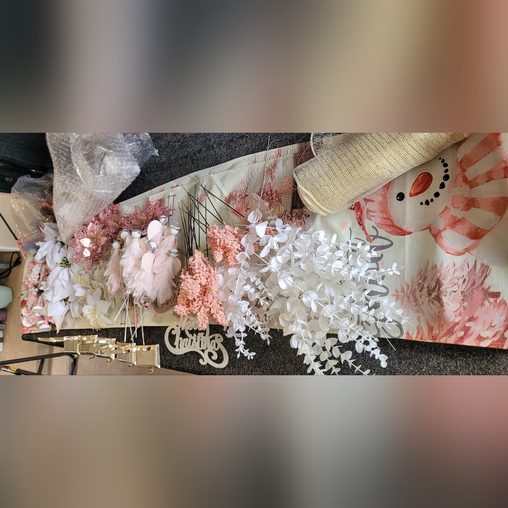 ***  SOLD *** CHRISTMAS DECOR BUNDLE (TREE & HOME)